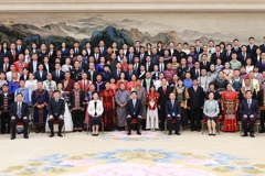 王沪宁会见全国少数民族参观团