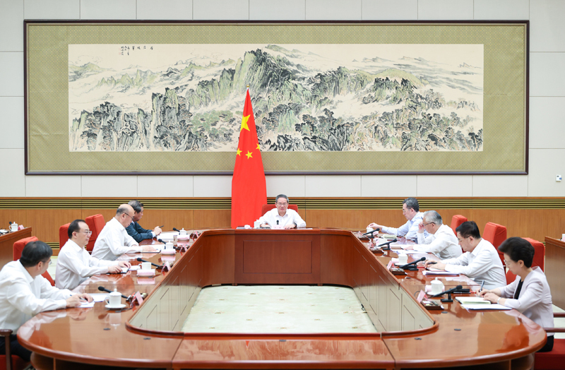 800-李强主持国务院第十五次.jpg