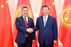 习近平会见吉尔吉斯斯坦总统扎帕罗夫