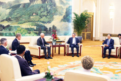 李强会见美国国会众议员代表团