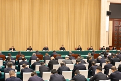 习近平在听取新疆维吾尔自治区党委和政府工作汇报时强调：完整准确全面贯彻新时代党的治疆方略 努力建设团结和谐、繁荣富裕、文明进步、安居乐业、生态良好的社会主义现代化新疆