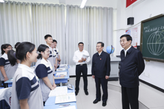 中央代表团赴新疆多地看望慰问各族干部群众 王沪宁参加活动