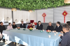 中央代表团在新疆多地看望慰问各族干部群众 王沪宁参加活动