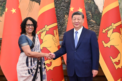 习近平会见斯里兰卡总理阿马拉苏里亚