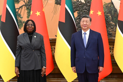 习近平会见莫桑比克总理莱维