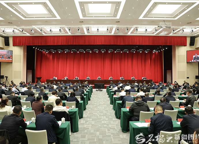 陈小江在全区群众身边不正之风和腐败问题集中整治工作推进会上强调 
纵深推进集中整治工作 不断增强各族群众获得感幸福感安全感
