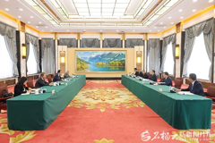 陈小江艾尔肯·吐尼亚孜会见土耳其驻华大使于纳尔