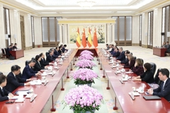 李强会见西班牙国王费利佩六世