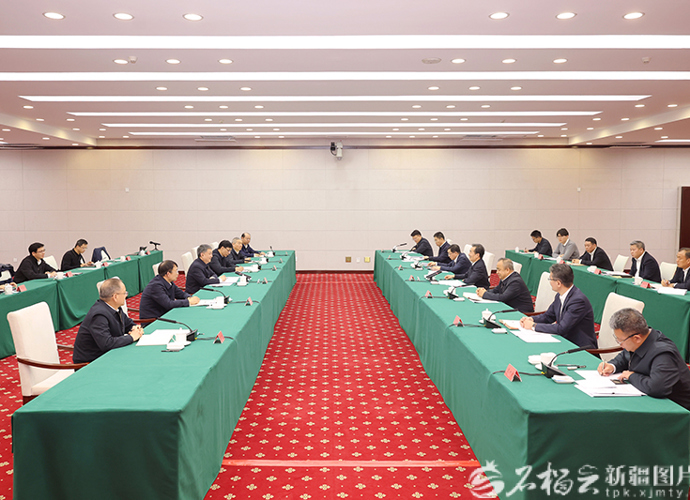 陈小江艾尔肯·吐尼亚孜会见中国华能集团董事长温枢刚