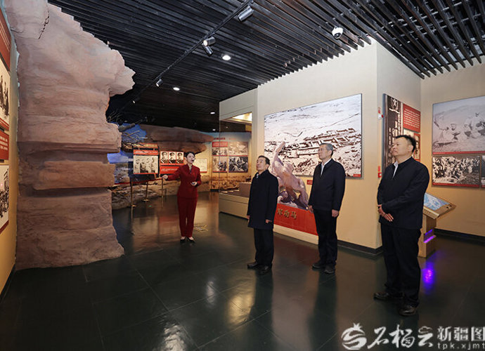 陈小江在兵团石河子市胡杨河市调研