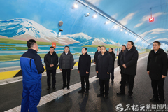 陈小江艾尔肯·吐尼亚孜在乌尉高速公路开通之际赴现场调研并慰问项目建设者