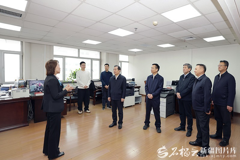 陈小江向全区各族干部群众致以美好的新年祝福，在自治区总工会团委妇联残联调研座谈