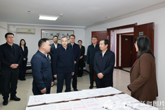 陈小江在自治区社科联和自治区文联调研座谈