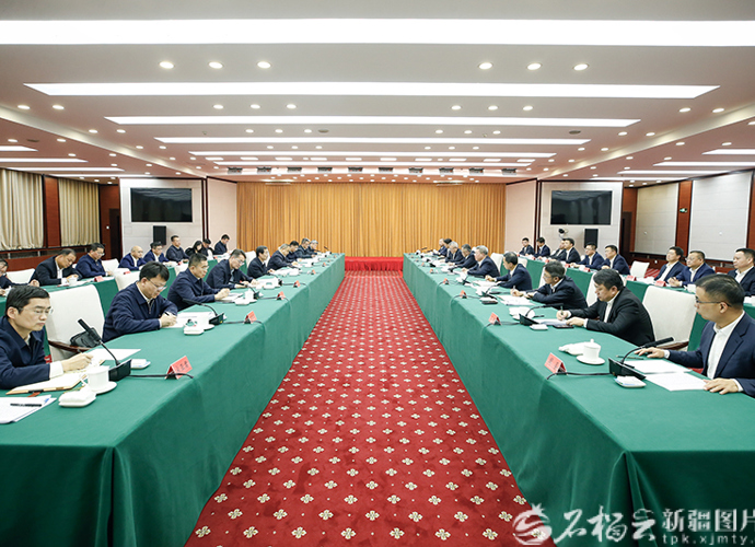 陈小江艾尔肯·吐尼亚孜会见中建集团董事长郑学选总经理文兵