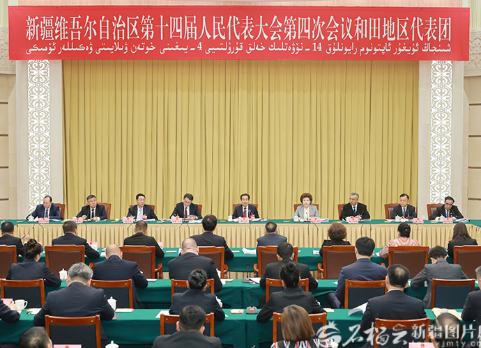 陈小江参加和田代表团审议