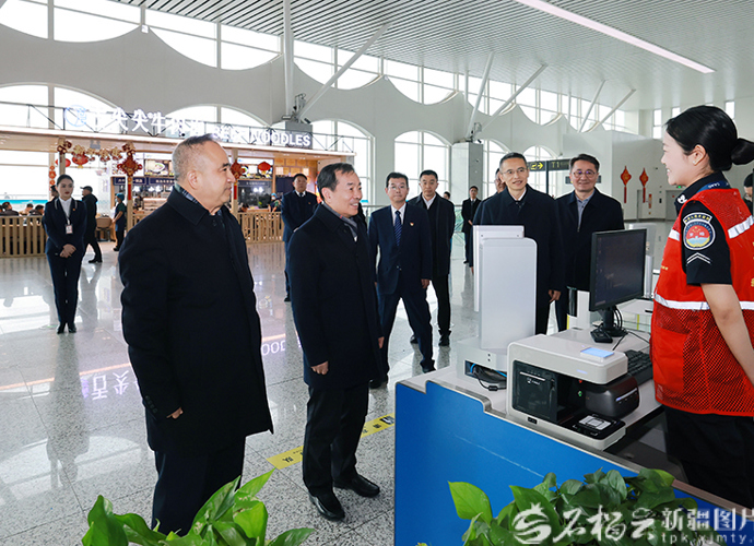 陈小江艾尔肯·吐尼亚孜在喀什克州看望慰问基层干部群众