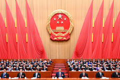 十四届全国人大四次会议在京开幕 习近平等在主席台就座