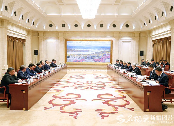 陈小江艾尔肯·吐尼亚孜会见乌兹别克斯坦锡尔河州州长图尔济莫夫