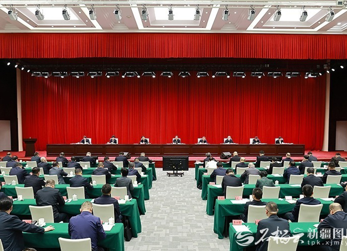 陈小江在全区群众身边不正之风和腐败问题集中整治工作推进会上强调
聚焦重点问题持续攻坚突破 推动集中整治取得更大成效