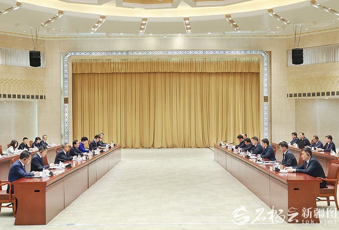 陈小江艾尔肯·吐尼亚孜会见乌兹别克斯坦卡拉卡尔帕克斯坦共和国最高议会主席奥伦巴耶夫