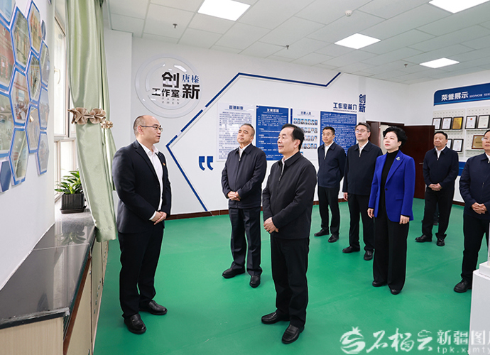 陈小江艾尔肯·吐尼亚孜在自治区交通运输厅调研座谈