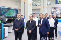 陈小江艾尔肯·吐尼亚孜在乌鲁木齐天山国际机场调研