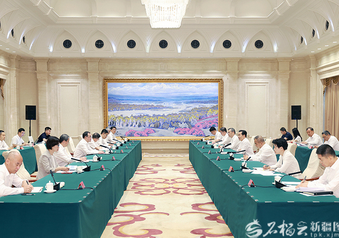 陈小江艾尔肯·吐尼亚孜会见中国南水北调集团董事长汪安南