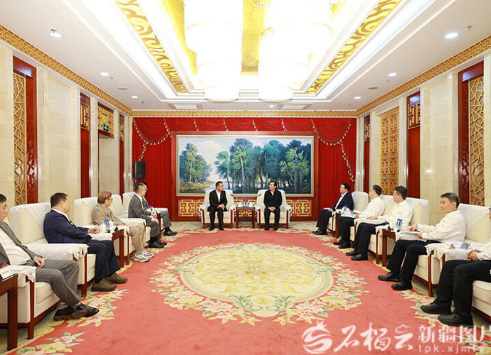 陈小江会见港区省级政协委员联谊会新疆参访交流团一行