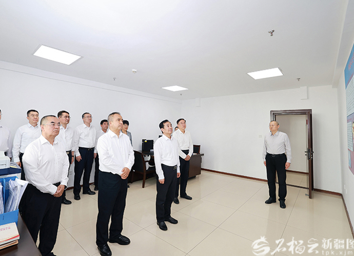 陈小江艾尔肯·吐尼亚孜在自治区民委调研座谈
