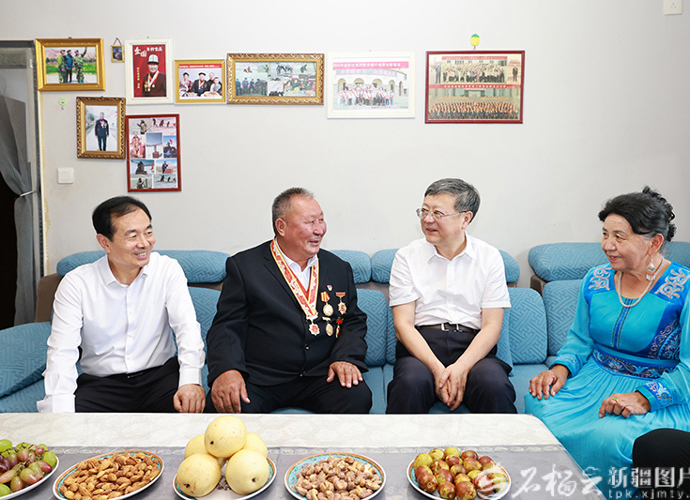 上海市代表团来疆考察对接对口支援与合作发展工作