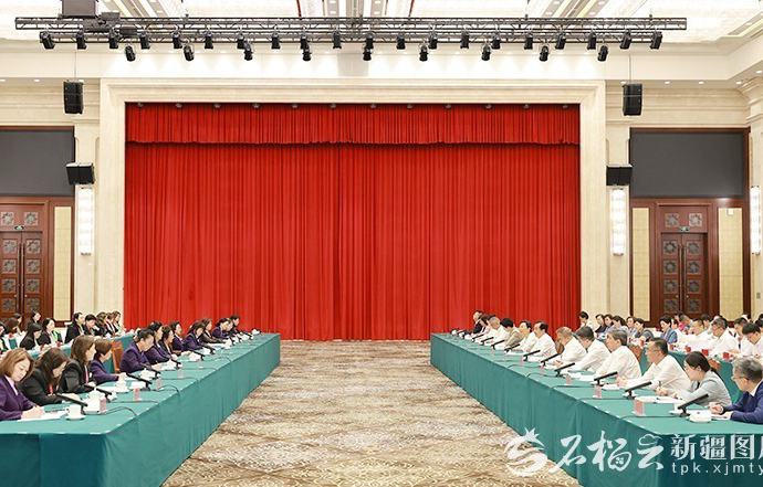 陈小江艾尔肯·吐尼亚孜会见全国妇联系统港澳执委和特邀代表考察团