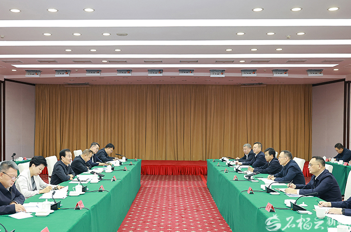 陈小江艾尔肯·吐尼亚孜会见中国融通集团董事长李文清