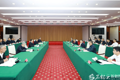 陈小江艾尔肯·吐尼亚孜会见武汉大学党委书记朱孔军校长张平文