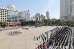 庆祝中华人民共和国成立77周年 自治区隆重举行升国旗仪式